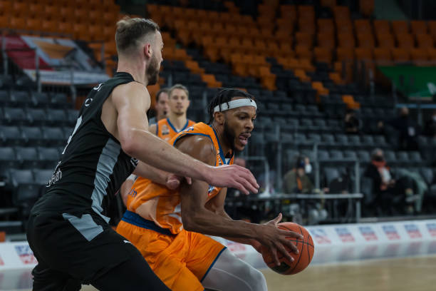 中场休息的 中场休息的